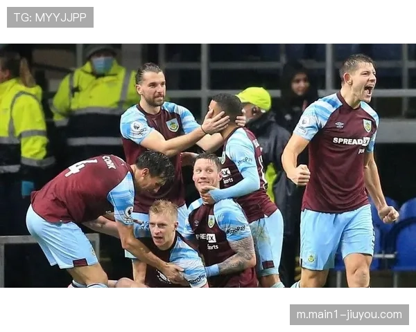 热刺对比自身与对手案例 指出推人判罚存在双重标准